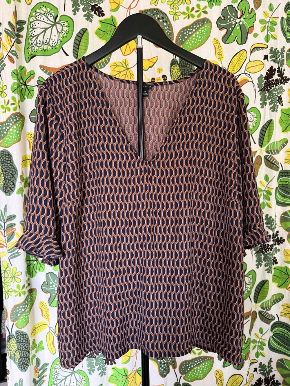 Ann Taylor Geometric Print V-Neck Blouse XL